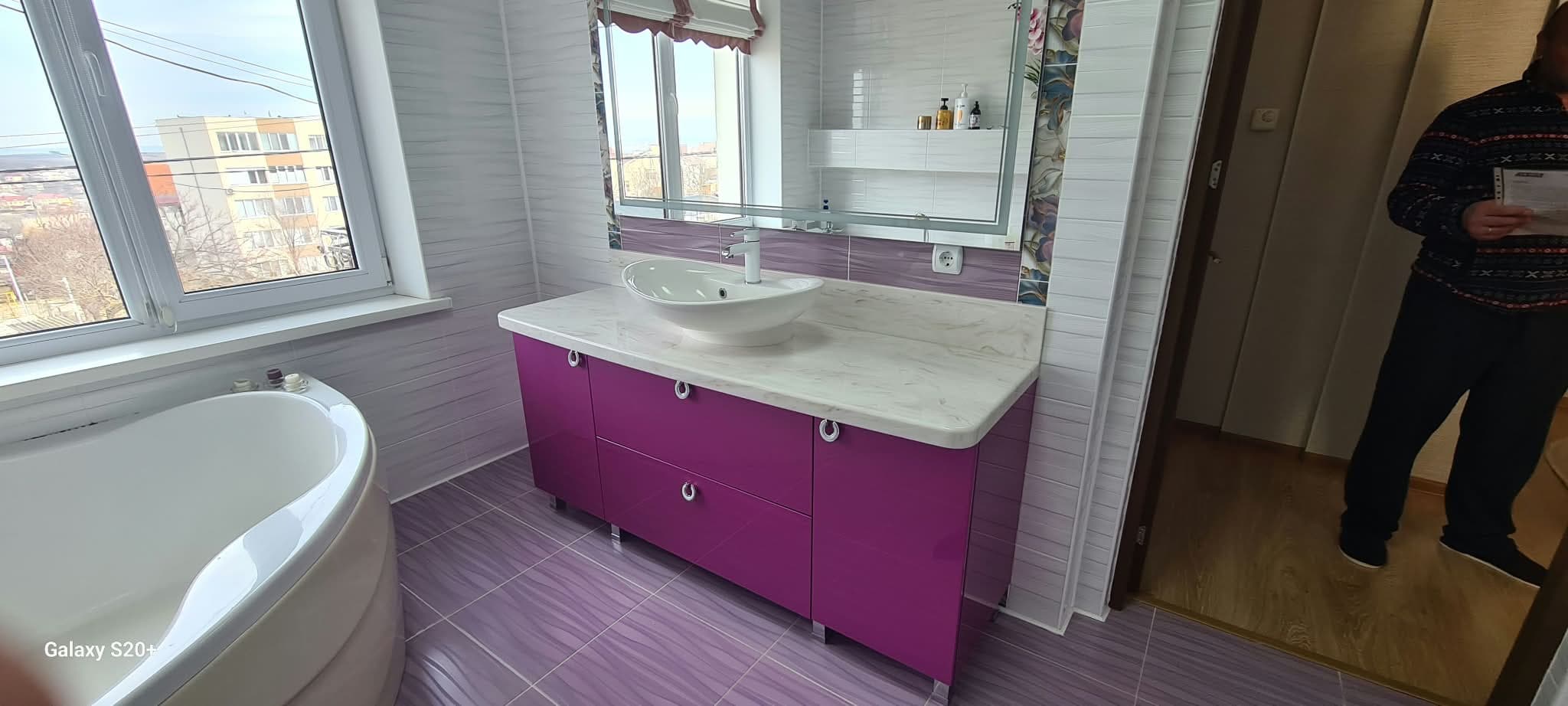 Mobilier de baie mov