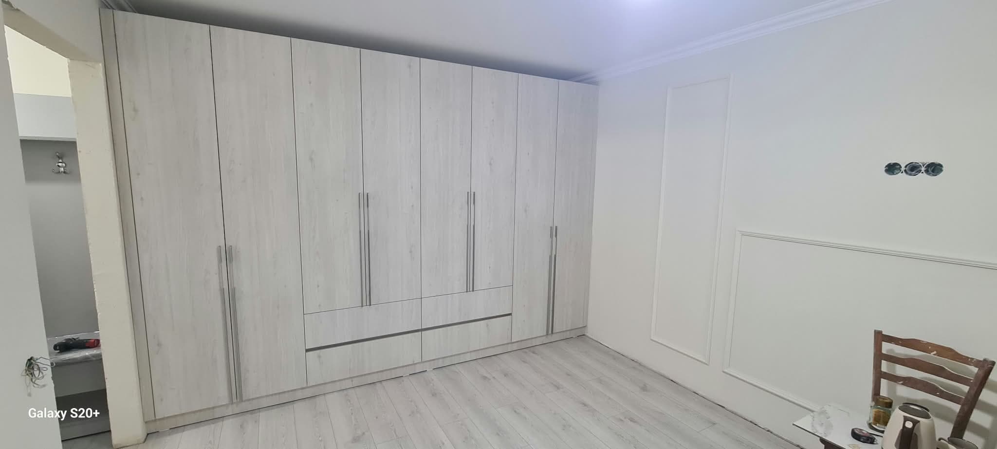 Dulap cu decor deschis