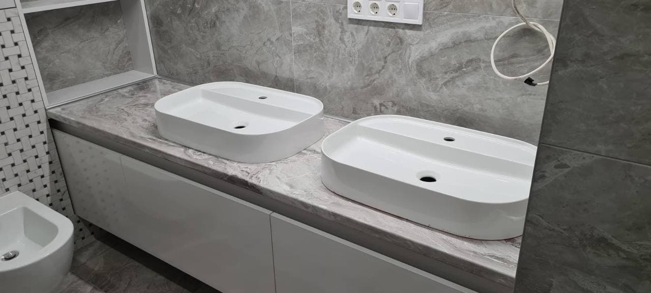 Mobilier de baie cu două lavoare